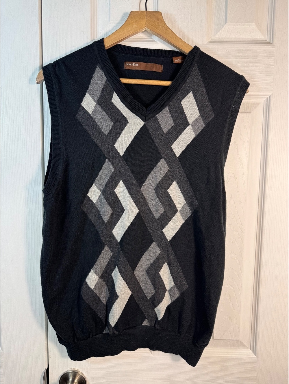 Perry Ellis Men's Cotton Sleeveless Sweater Vest Medium Black with Geometric Arg